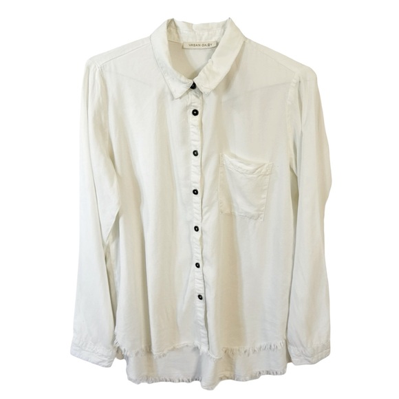 NWT Urban Daizy White Button Front Blouse Frayed Hem Size M - Picture 1 of 6